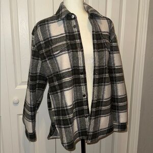 Abercrombie & Fitch Size Small plaid Button-Up Shirt